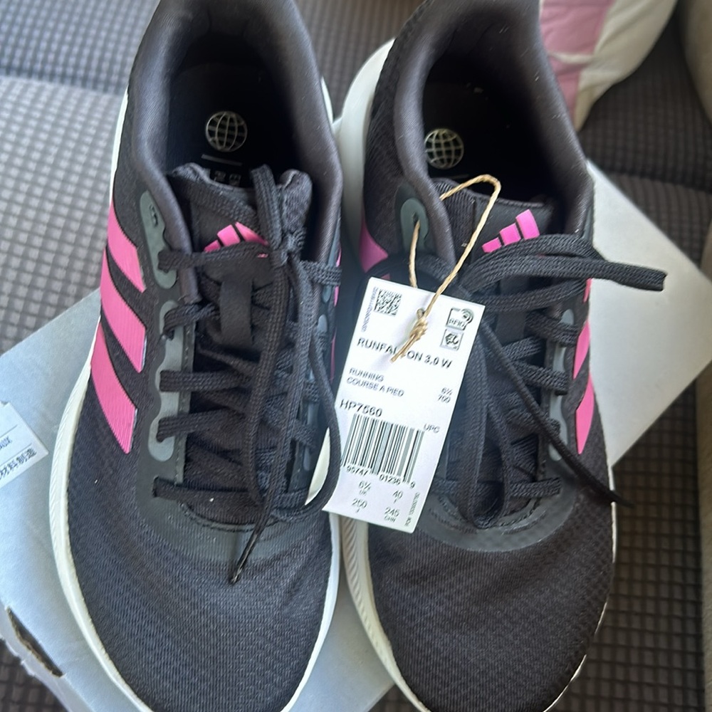 Adidas WMNS Runfalcon 3
Core Black Pulse Magenta - Picture 8 of 13
